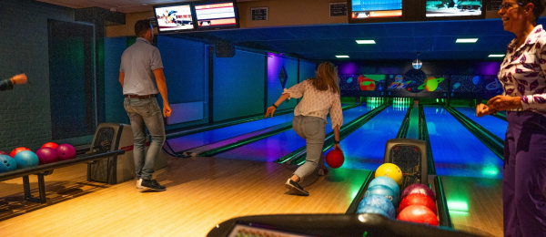 Bowlen én heerlijk eten/drinken bij Hotel Zwartewater!